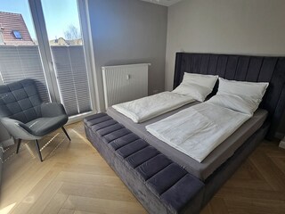 Schlafzimmer 1 von 2