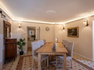 Esstisch (c) Hannes Dabernig