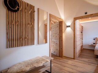 Auszeit Garderobe (c) Hannes Dabernig