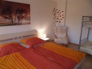 Das Schlafzimmer bietet Platz für vier Personen