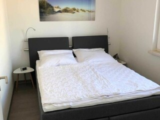 Schlafzimmer mit Boxspringbett,  Matratze 160x200