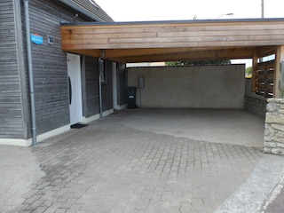 Carport and charging station for electric vehicles