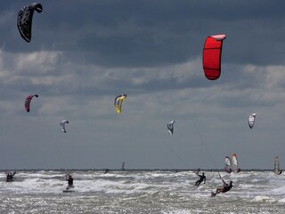 Kiten und Windsurfen 200 Meter