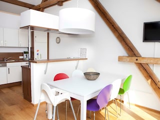 Schwalbennest-Essbereich und Küche