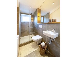 Feld-Wald-Wiese, Bad 2