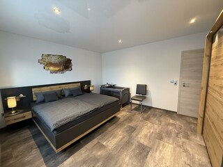Schlafzimmer mit Babybett