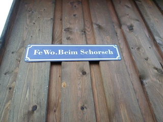 Beim Schorsch-Fewo-Schild