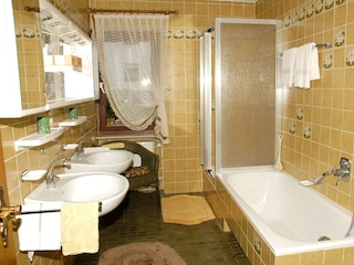 Gästehaus Braun, Ferienwohnung 2, Bad