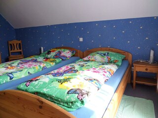Schlafzimmer mit 2 Einzelbetten