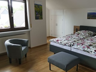Schlafzimmer 1 mit Doppelbett