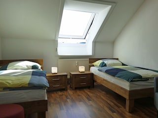 Schlafzimmer 2 mit Einzelbetten
