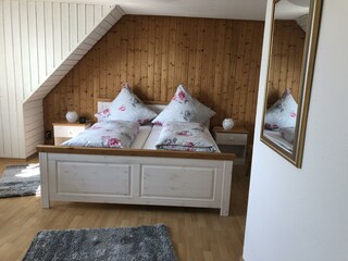 Fewo Johann-OG Schlafzimmer mit eigenem Bad