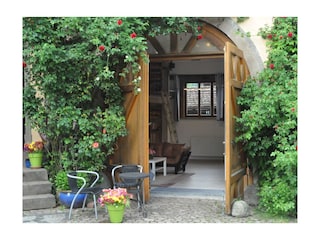 Fuhrhalterei Maul, Eingang und Freisitz