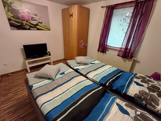 Fewo zum Finkenbachtal-Schlafzimmer 1 plus TV