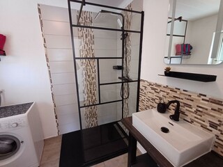 Fewo zum Finkenbachtal-Badezimmer und Dusche