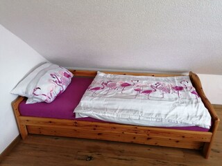 Farrenkopf-Einzelbett im 2. Schlafzimmer