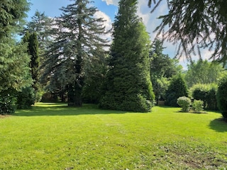 Haus im Grünen-Gartengrundstück