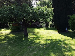 Haus im Grünen-Gartenareal