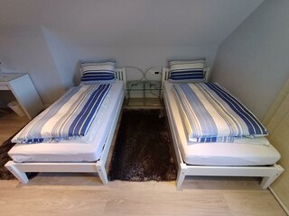 Doppelzimmer 6-Betten einzel stehend