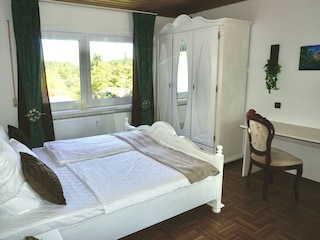 2. Schlafzimmer mit Lounge