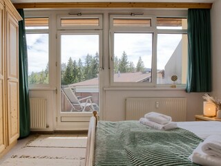 Direkter Zugang zum Balkon vom Schlafzimmer aus