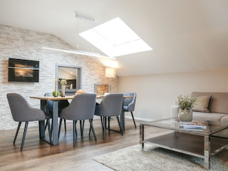 großzügiger Essbereich