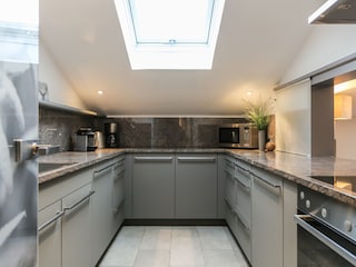 gut ausgestattete Küche