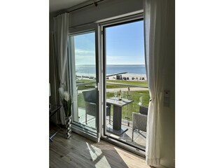 Wohnzimmer mit Balkon