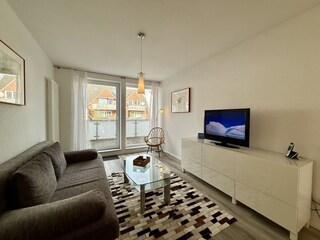 Wohnbereich mit Blick zum hinteren Balkon