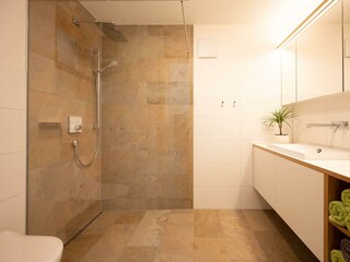 Badezimmer - Dusche Ferienwohnung Carmen Schuchter