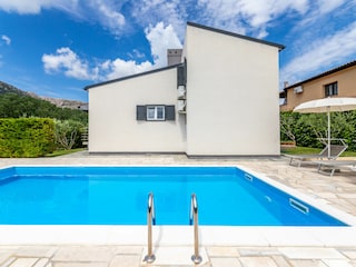 Swimming pool Villa Marin Baška