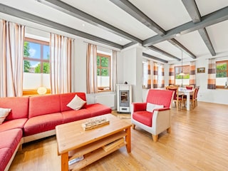 heller und gemütlicher Wohnbereich