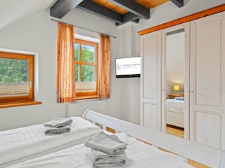 Schlafzimmer mit genügend Ablageflächen