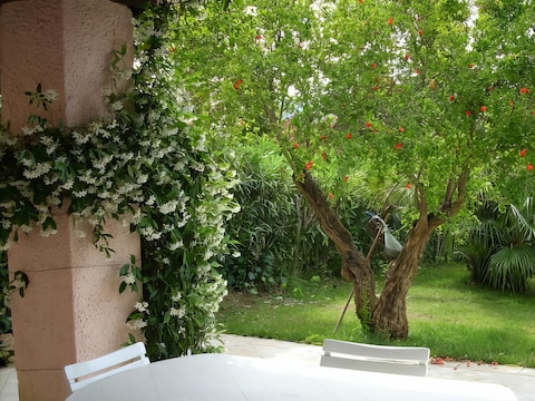 Holiday house Natural garden