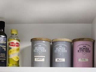 Blick in die Küchenschränke