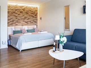 Blick von der Terrasse in den Raum