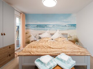 Schlafzimmer - Blick zum Wandgemälde