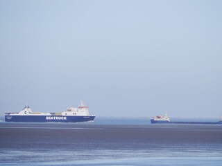 Schiffe vor an der Wattkante