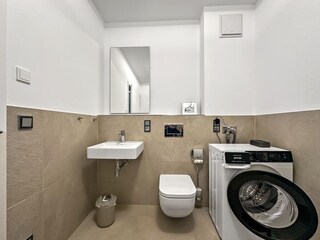 Das Gäste-WC mit Waschmaschine
