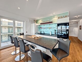 Die hervorragend ausgestatte Küche