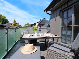 Großzügige Dachterrasse nach Westen