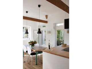 Küchenblock und Essbereich Richtung Innenhof