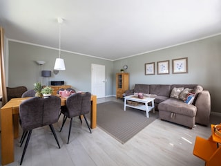 Wohnzimmer mit Essbereich