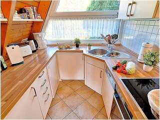 voll ausgestattete Küche im EG