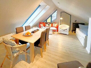 2. Wohn-/Essraum im DG