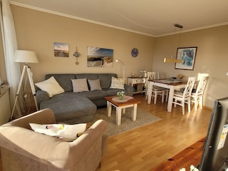 Wohnzimmer mit Essbereich