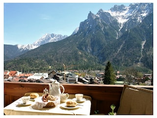 Frühstück am Balkon