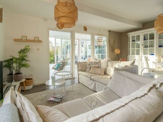 Gemütliche Sitzecke mit TV