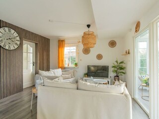 Gemütliche Sitzecke mit TV