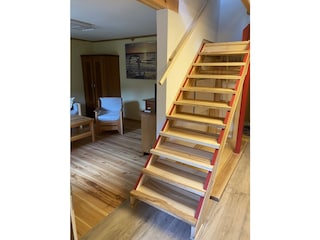 Aufgang Obergeschoss Blick ins Wohnzimmer